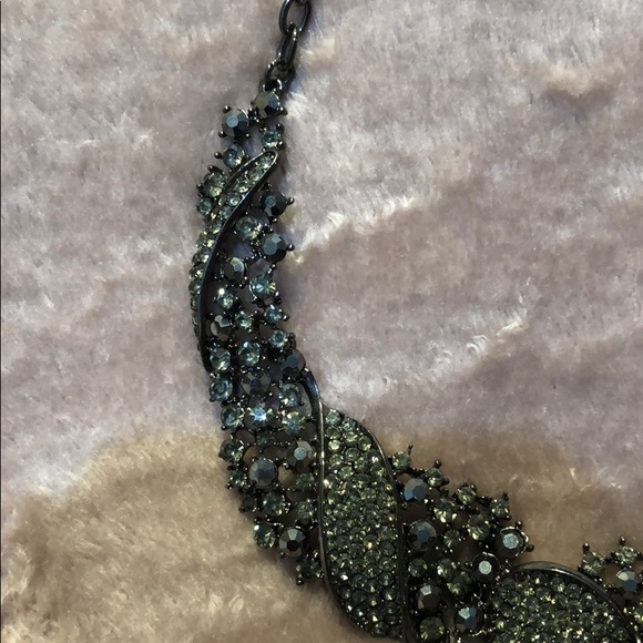 Statement Neckalce - Picture 4 of 4